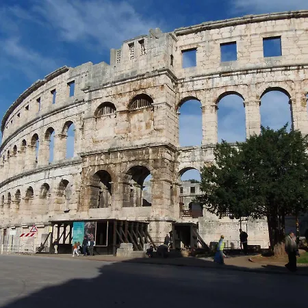 Noemi Lejlighed Pula